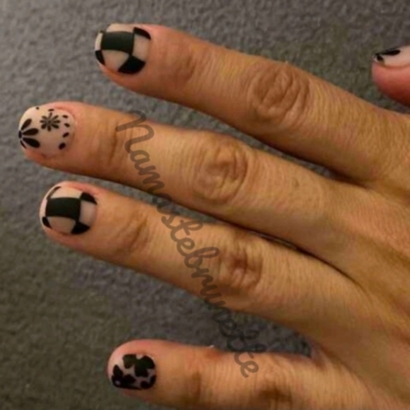 2/$16 Black Matte Floral Checkerboard Press On Nails - Picture 10 of 16